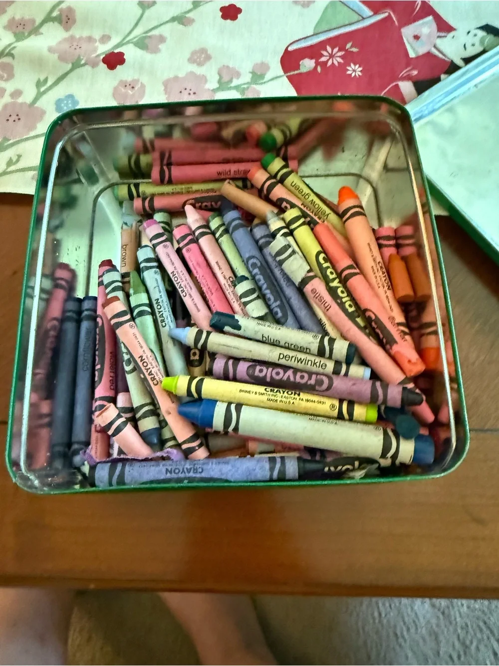 Crayola Classic Collectible Tin with Assorted Crayons